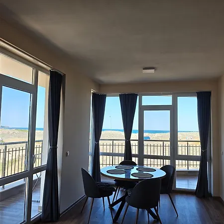 Apartmán Seahome Beachfront Sea View Terrace Quiet Parking *