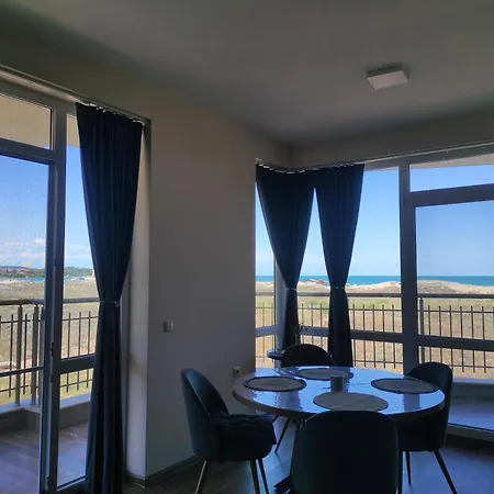 Apartmán Seahome Beachfront Sea View Terrace Quiet Parking *