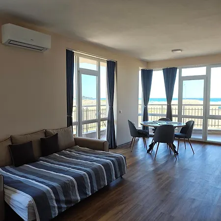 Seahome Beachfront Sea View Terrace Quiet Parking Apartmán *