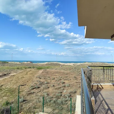 Seahome Beachfront Sea View Terrace Quiet Parking Apartmán *